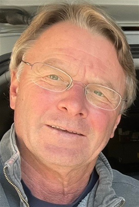 dirk headshot.jpg