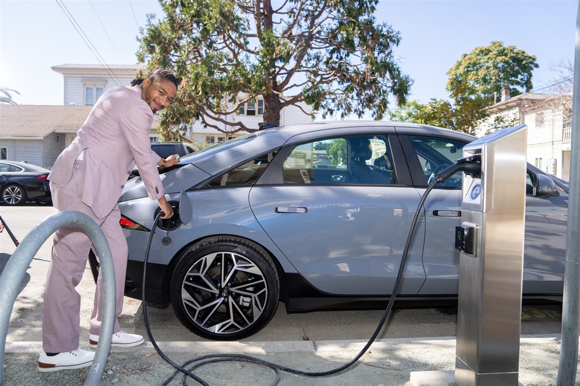 20250922-113000_Alameda-ItsElectric-CurbsideElectricChargers-RibbonCutting-mrz.jpg